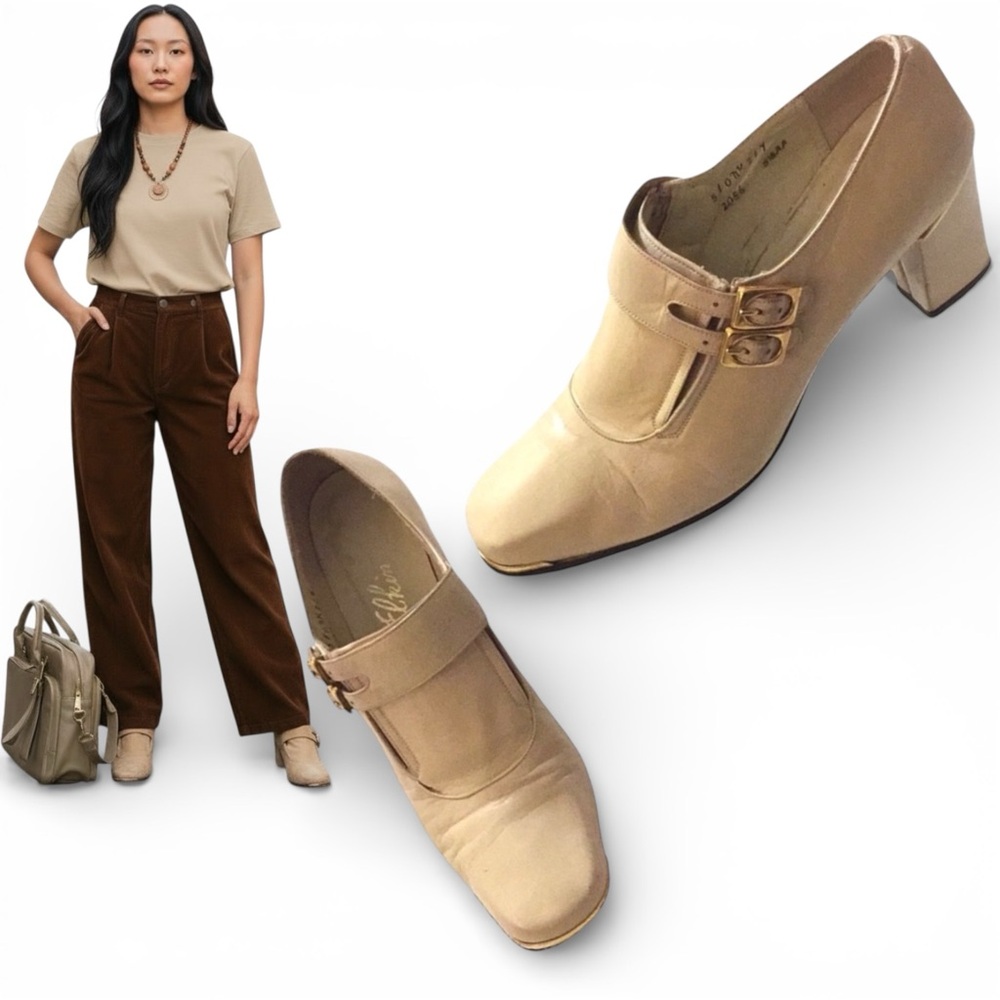VINTAGE 60s Leather Beige Boot shoe beautiful gold metal detail